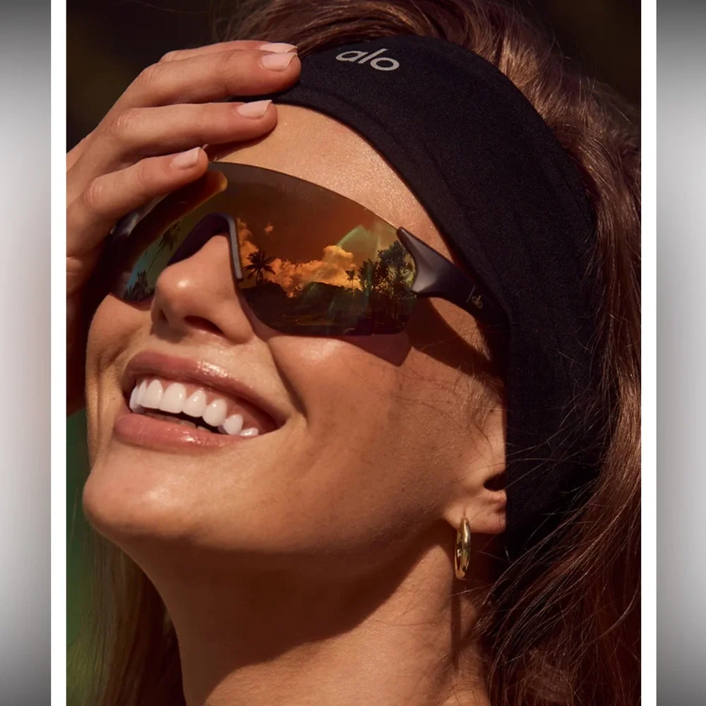 ALO Airlift Black Logo Headband, New - Picture 4 of 5